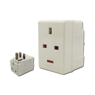 13A UK socket power adaptor with light travel universal adaptor